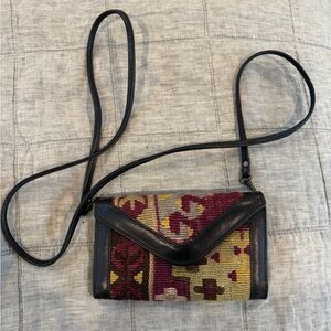 Vintage Tapestry Crossbody Wallet with Floral Pattern